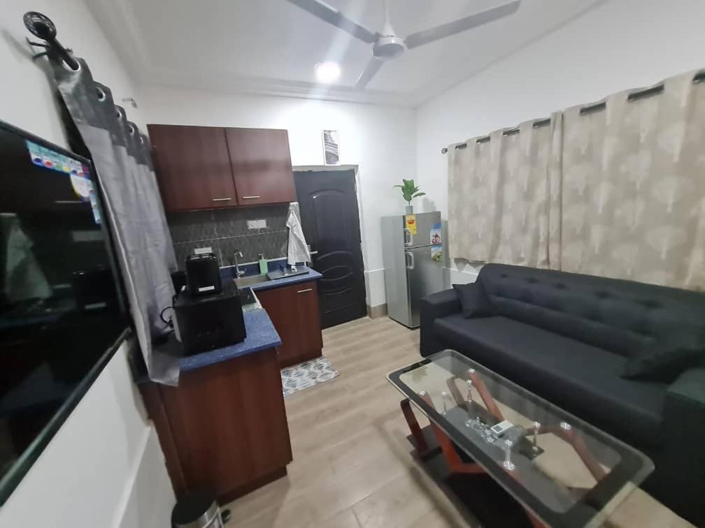 Nesta Barron -Home Away From Home North Legon Eksteriør billede